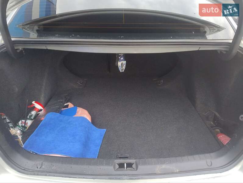 Седан Toyota Avensis 2004 в Львові