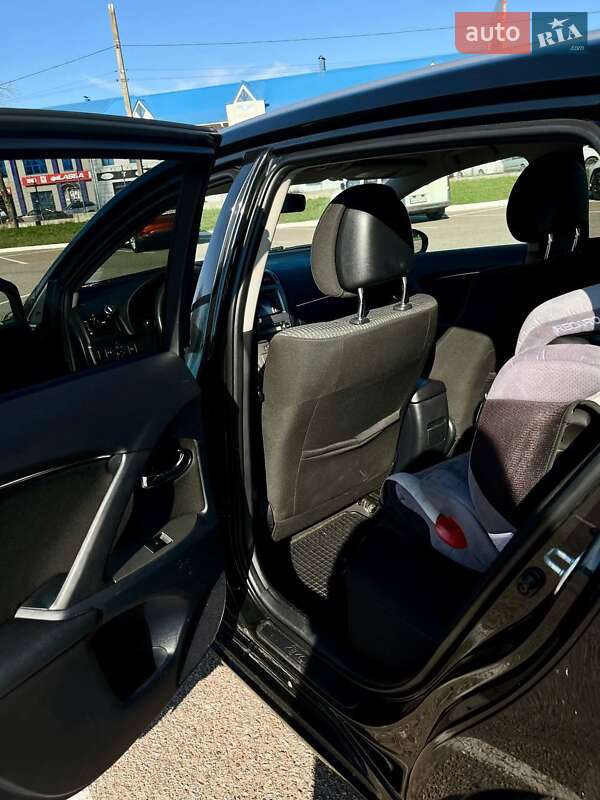 Универсал Toyota Avensis 2011 в Житомире