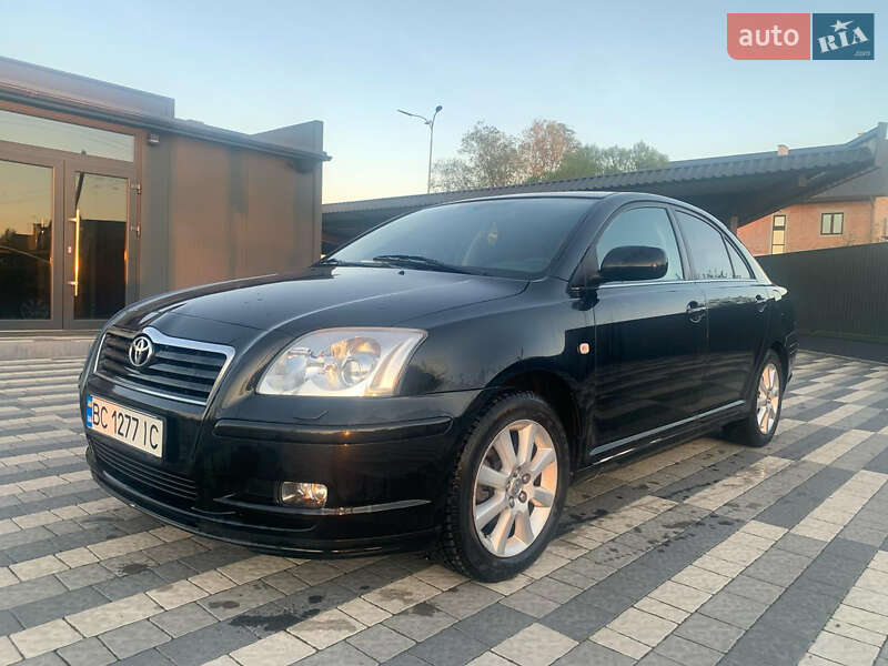 Лифтбек Toyota Avensis 2003 в Львове