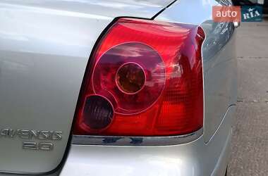Седан Toyota Avensis 2004 в 