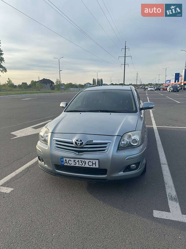 Седан Toyota Avensis 2008 в Луцке
