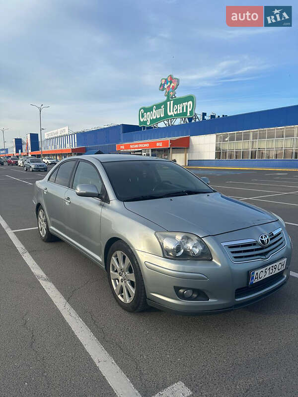 Седан Toyota Avensis 2008 в Луцке