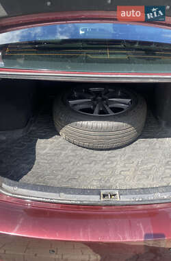 Седан Toyota Avensis 2012 в 