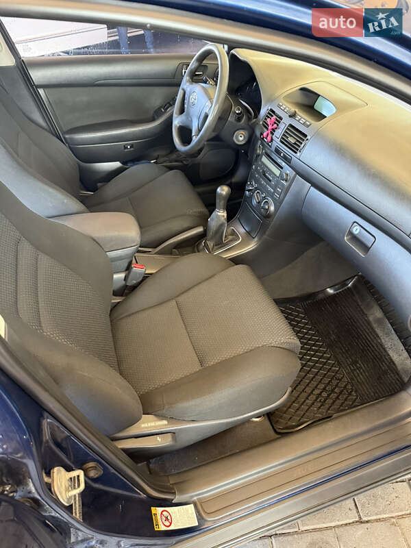 Универсал Toyota Avensis 2004 в Киеве