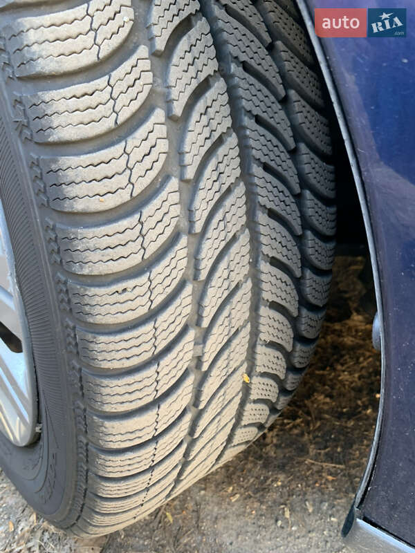 Универсал Toyota Avensis 2004 в Киеве