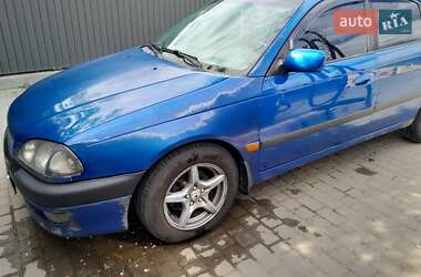 Седан Toyota Avensis 1998 в Измаиле