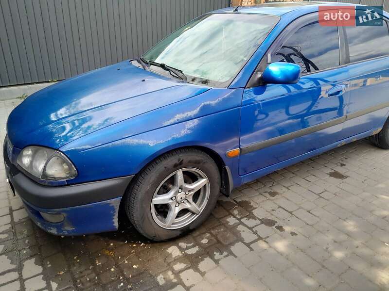 Седан Toyota Avensis 1998 в Ізмаїлі