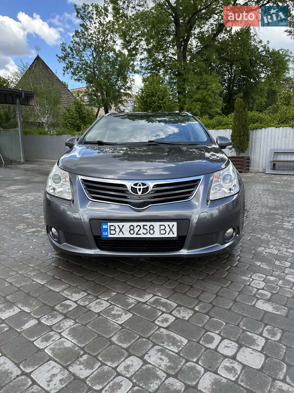 Універсал Toyota Avensis 2011 в Старокостянтинові