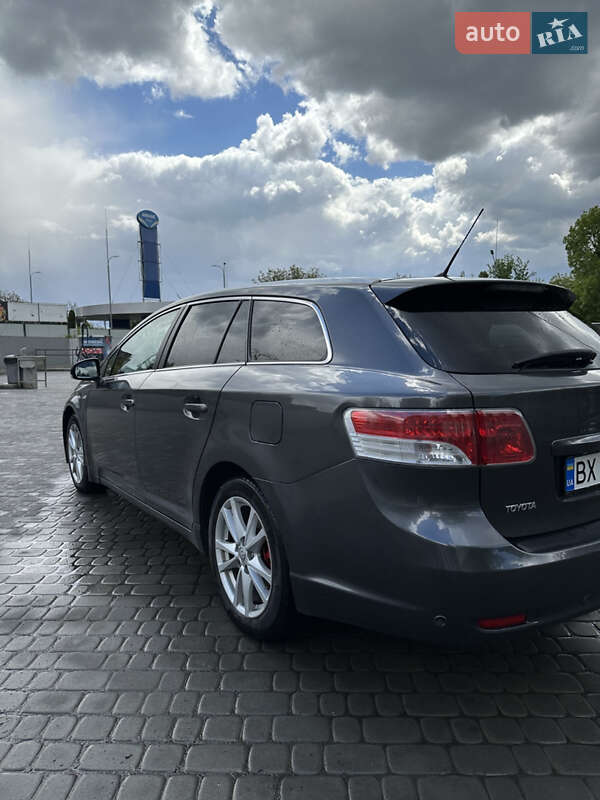Універсал Toyota Avensis 2011 в Старокостянтинові