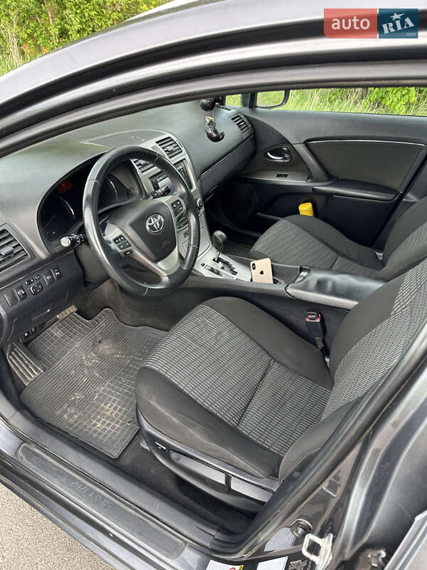 Універсал Toyota Avensis 2011 в Старокостянтинові