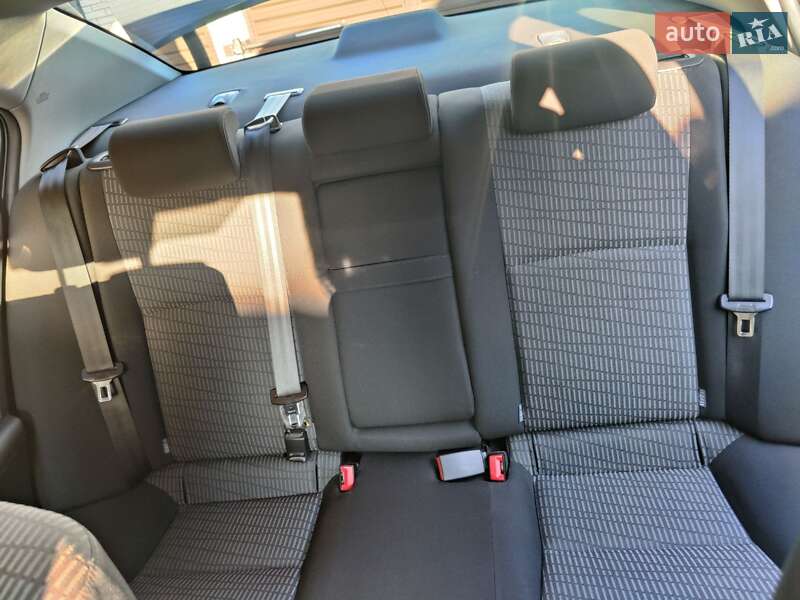 Седан Toyota Avensis 2011 в Івано-Франківську