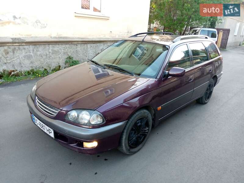 Універсал Toyota Avensis 1999 в Стрию