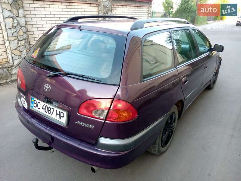 Універсал Toyota Avensis 1999 в Стрию
