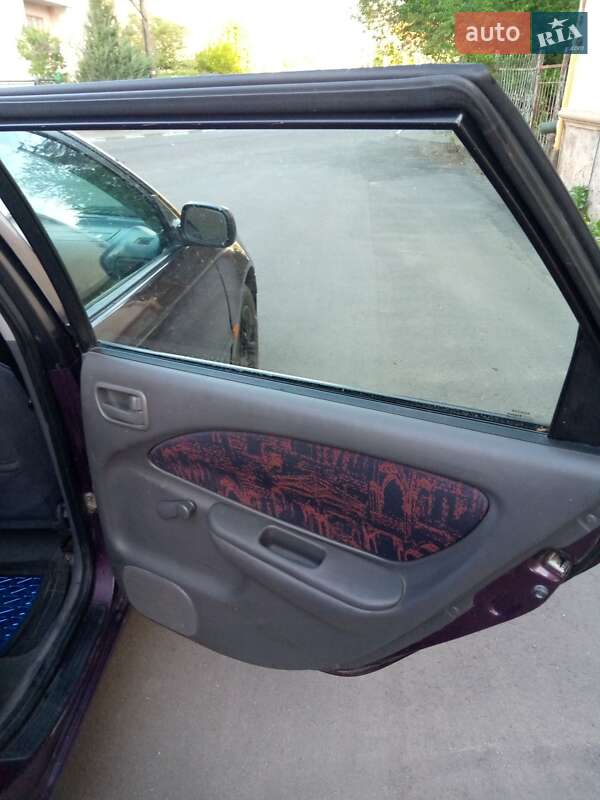 Універсал Toyota Avensis 1999 в Стрию
