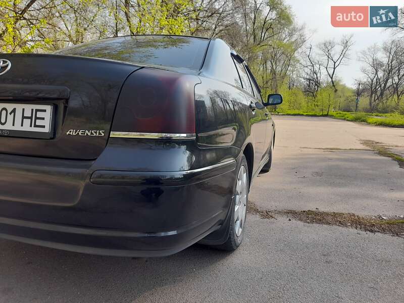 Седан Toyota Avensis 2003 в Запоріжжі