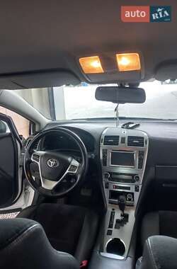 Седан Toyota Avensis 2012 в 