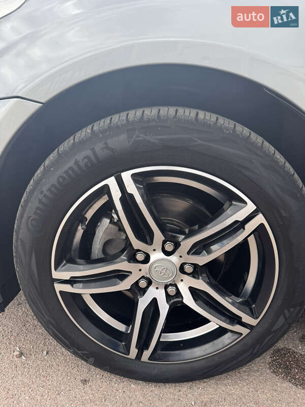 Седан Toyota Avensis 2011 в Чернигове