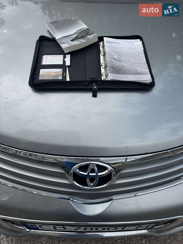 Седан Toyota Avensis 2011 в Чернигове