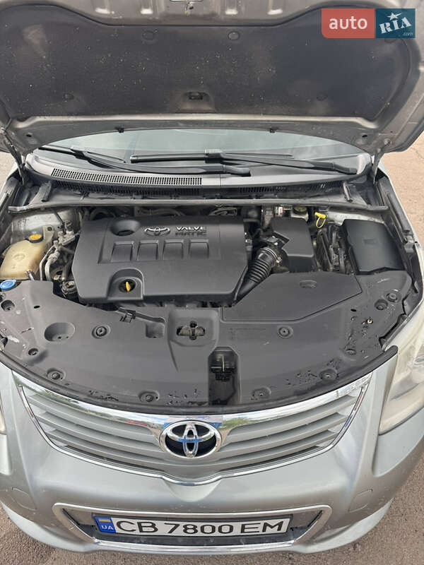 Седан Toyota Avensis 2011 в Чернигове