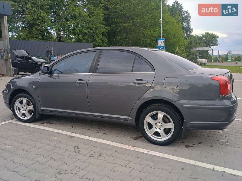 Универсал Toyota Avensis 2005 в Виньковцах