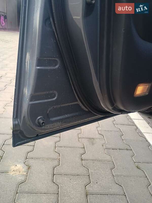 Универсал Toyota Avensis 2005 в Виньковцах