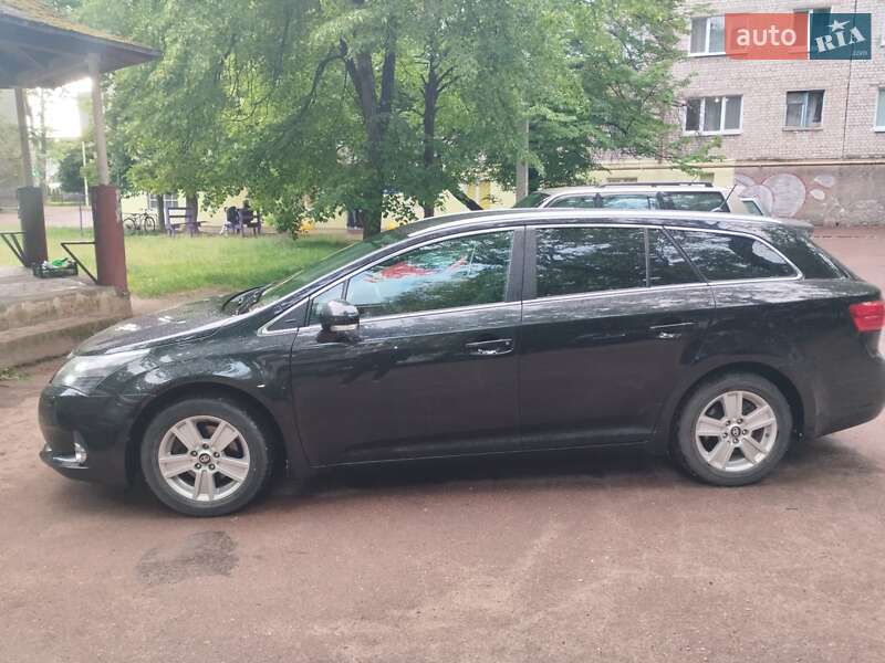 Универсал Toyota Avensis 2012 в Коростене