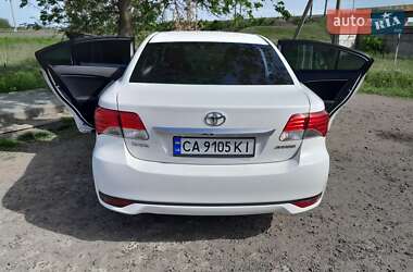 Седан Toyota Avensis 2012 в 