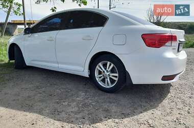 Седан Toyota Avensis 2012 в 