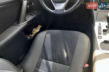 Седан Toyota Avensis 2012 в 