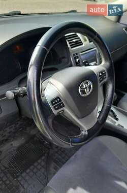 Седан Toyota Avensis 2012 в 