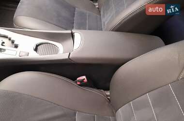 Седан Toyota Avensis 2012 в 