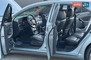Лифтбек Toyota Avensis 2008 в 