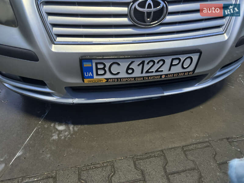 Седан Toyota Avensis 2004 в Львові