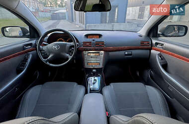 Седан Toyota Avensis 2004 в 