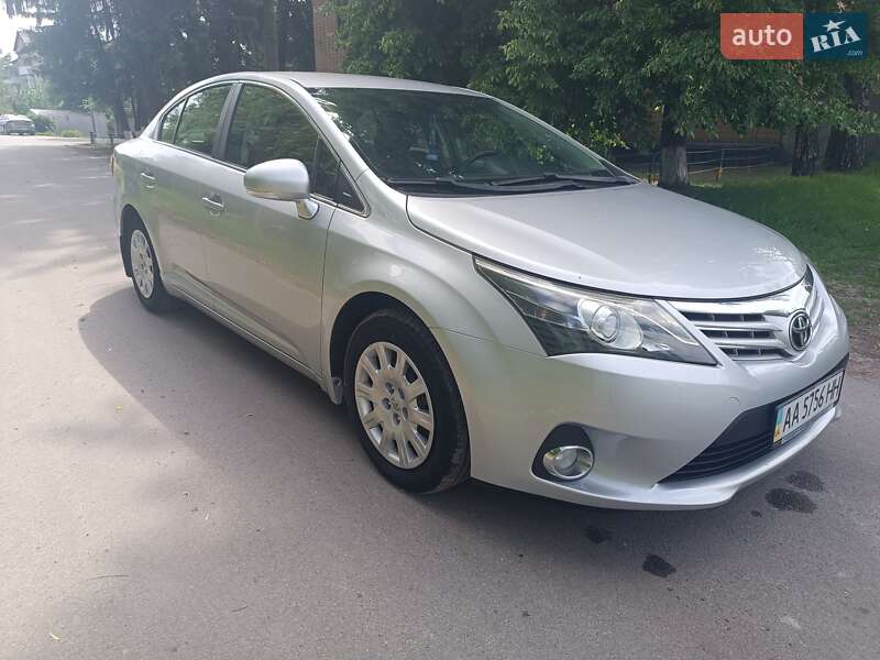 Toyota Avensis 2012