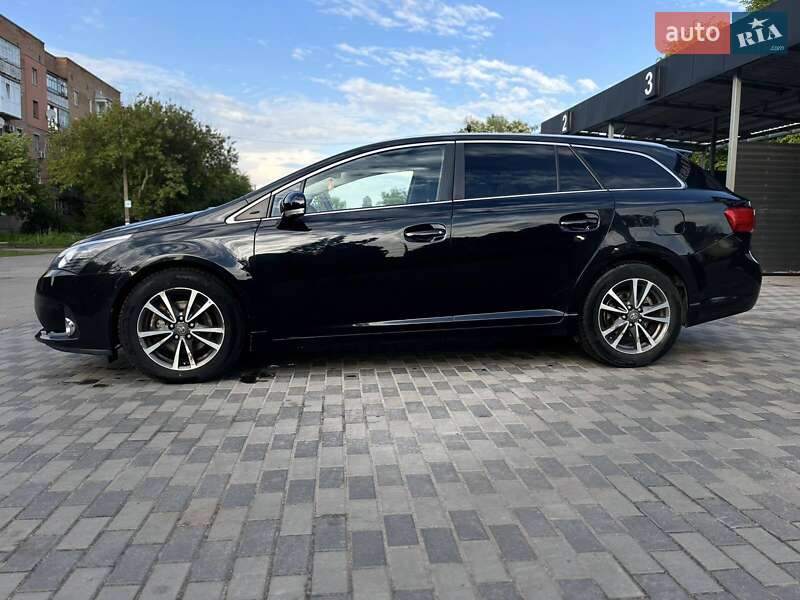 Універсал Toyota Avensis 2013 в Пирятині