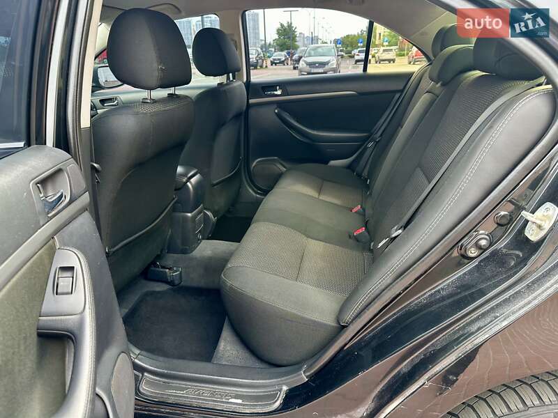 Седан Toyota Avensis 2007 в Киеве