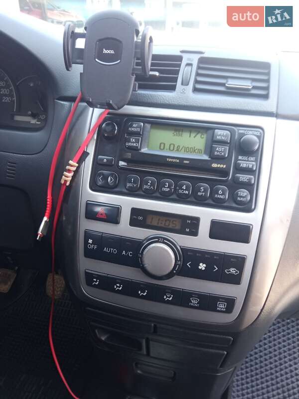 Мінівен Toyota Avensis 2005 в Тернополі