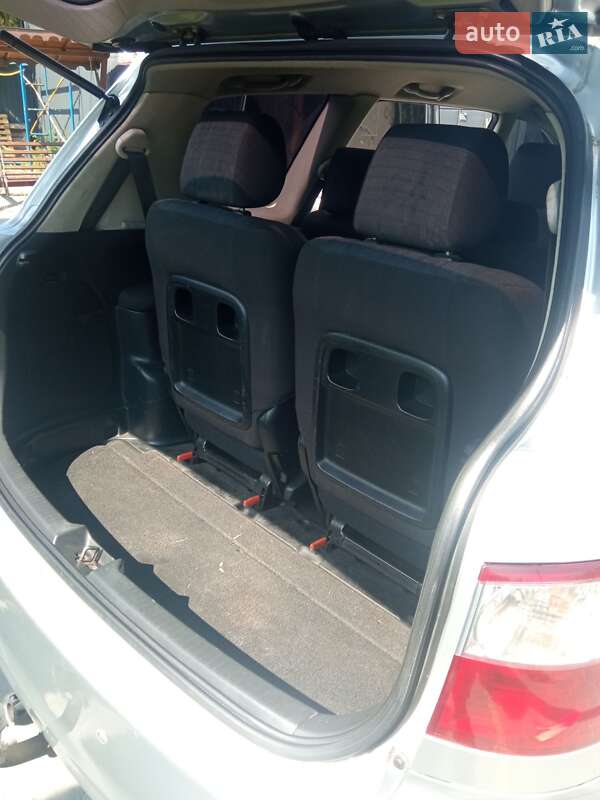 Мінівен Toyota Avensis 2005 в Тернополі