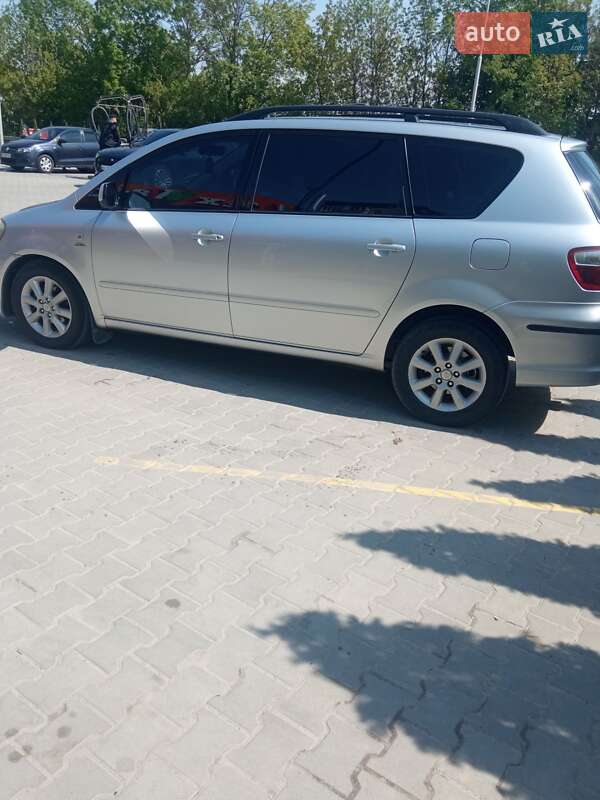 Мінівен Toyota Avensis 2005 в Тернополі