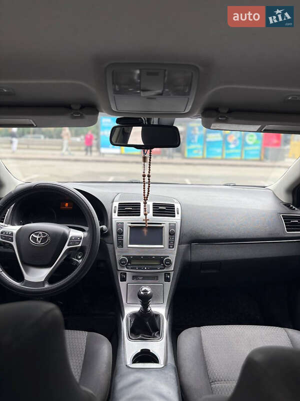 Седан Toyota Avensis 2012 в Києві