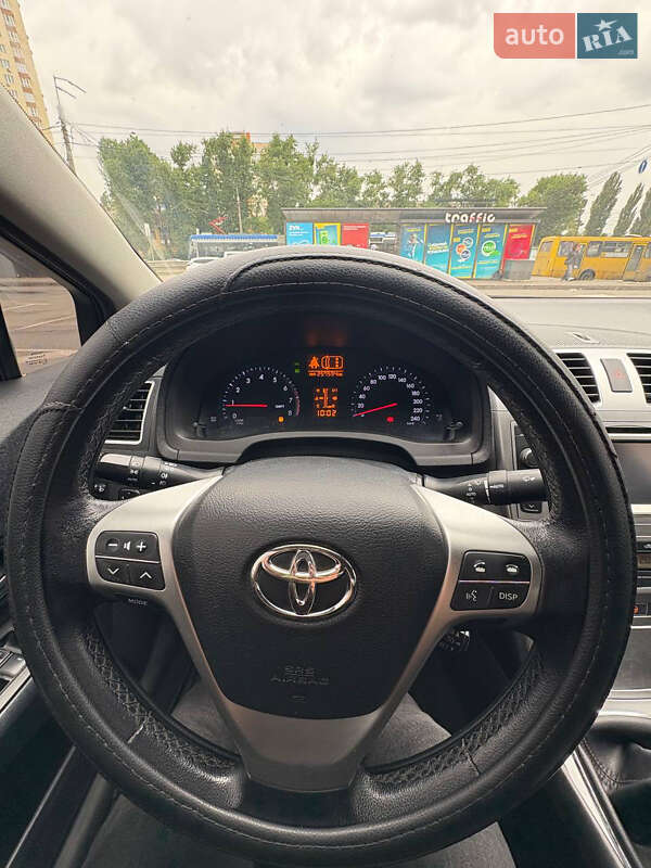 Седан Toyota Avensis 2012 в Києві