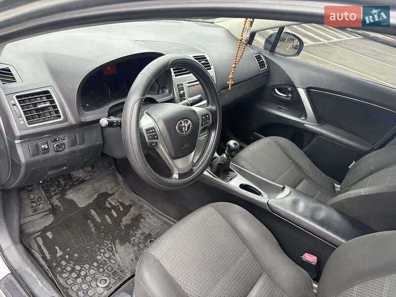 Седан Toyota Avensis 2012 в Києві