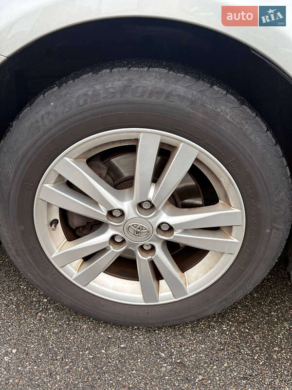 Седан Toyota Avensis 2012 в Києві