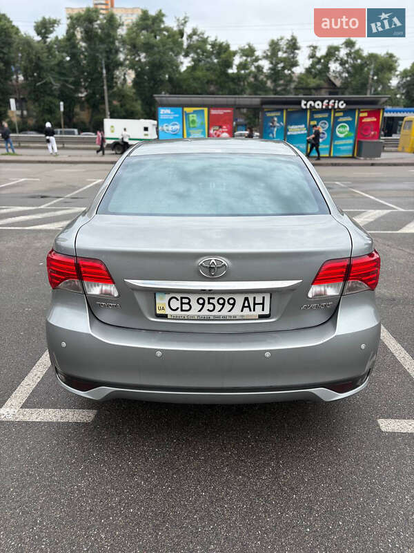 Седан Toyota Avensis 2012 в Києві
