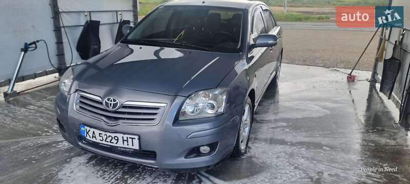 Седан Toyota Avensis 2003 в Одессе