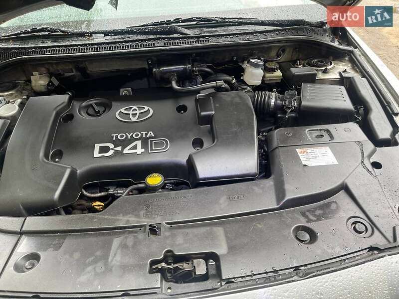 Универсал Toyota Avensis 2003 в Киеве