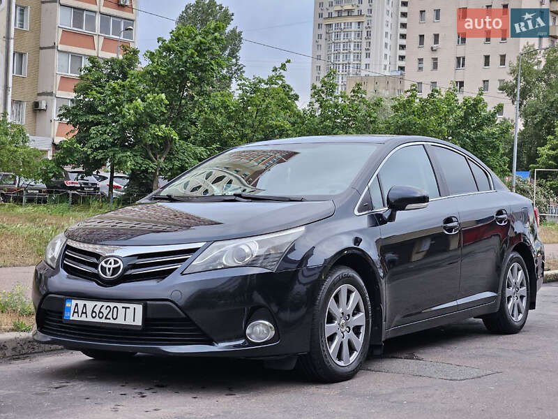 Toyota Avensis 2012