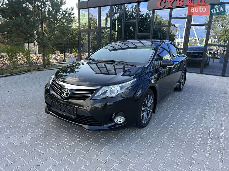 Седан Toyota Avensis 2012 в 
