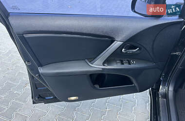 Седан Toyota Avensis 2012 в 